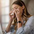 Většina úrazů je způsobena zasažením oka malými částečkami nebo objekty