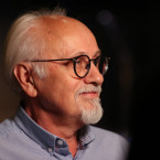Václav Knop je známý nejen z televize, ale také z rozhlasu. S jeho hlasem se potkáváme i tam, kde bychom to nečekali