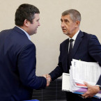 Pánové Hamáček s Babišem zemi dovedli do...na okraj propasti