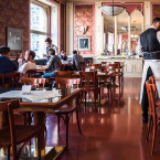 Jedna z nejoblíbenějších a nejproslulejších kaváren je Café Louvre