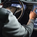 Autopilot Tesly se sám zlepšuje. VIP lidem ale více než ostatním