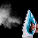 Na žehlení hory prádla se možná nikdy nebudete těšit v pravém slova smyslu, ale s moderní napařovací žehličkou ušetříte spoustu drahocenného času