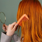 Na kvalitu vlasů má špatný vliv přílišné česání a kartáčování