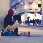 Děti v Pákistánu mrzačí kvůli pověře. Rodiče je nechávají napospas v chrámech