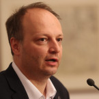 Václav Láska je advokát, bývalý policejní vyšetřovatel a předseda správní rady Transparency International