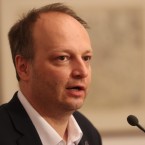 Václav Láska je advokát, bývalý policejní vyšetřovatel a předseda správní rady Transparency International