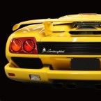 Papež získal 900 tisíc euro za vydražené lamborghini