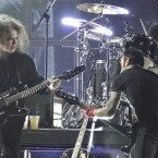 The Cure jsou známí svojí nostalgickou a tak trochu psycho hudbou. Mají na svědomí i řadu skandálů s drogami a výtržnostmi