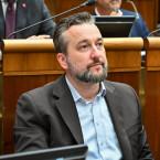 Blaha se vydal do Ruska a posílá odtud zmatené vzkazy. Omluvil se za chování Západu, v ruských médiích je za hvězdu