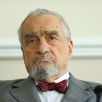 Jeho dědičný šlechtický titul je „kníže ze Schwarzenbergu, vévoda krumlovský, hrabě ze Sulzu a lankrabě klettgavský“
