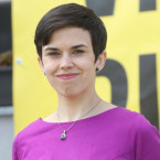 Olga Richterová je autorkou sbírky básní Napříč kůrou