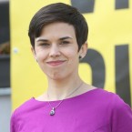 Olga Richterová je autorkou sbírky básní Napříč kůrou