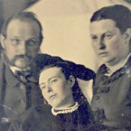 Fotografové se snažili, aby mrtví vypadali co nejvíce jako za života. Dobarvovali jim zorničky, těla podpírali speciálními stojany