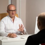 Nejdůležitější je si uvědomit, že emoční přejídání je psychický problém. Teprve pak ho lze řešit s odborníky