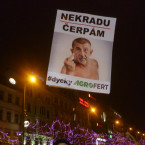 V úterý opět demonstrovalo, podle organizátorů, několik desítek tisíc lidí