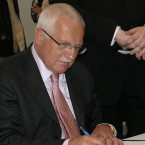 Václav Klaus se mýlí v tom, že nám byly ukradeny symboly listopadu 1989