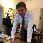 Podle Rakušana soud jasně konstatoval, že Ústava platí i pro pány Zemana s Babišem