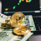 Pomoci by v těžké finanční situaci mohl například někdo z rodiny, kdo by byl ochoten vzít si hypotéku od banky, a tím vyřešit nastalou situaci