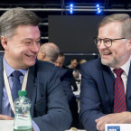 Pavel Blažek (vlevo) vládě příliš neprospěl
