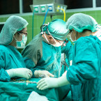 Takzvané fekální transplantace mikroflóry jsou stále častější