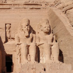 Nástupnictví mělo v Egyptě jasná pravidla. Hatšepsut je ale z vlastní vůle porušila a vedla zemi v míru a blahobytu dlouhých dvaadvacet let