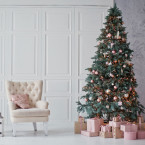 Umělé vánoční stromky 180 cm se hodí do většiny bytů, protože nechávají dost prostoru i na špičku a osvětlení