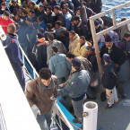Prakticky denně se k břehům EU dostávají noví migranti, Evropa s přívalem lidí bojuje marně