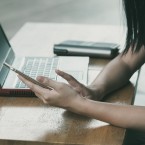 Každý řidič nyní může zaplatit mýtné jak z pohodlí domova, tak i přímo na cestách