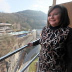 Ministryně Alena Schillerová se v rámci rekonstrukce hotelu Thermal dočkala dílčího úspěchu - otevřela unikátní, byť nedokončený bazén  