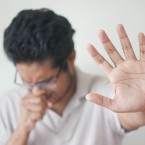 Rýma má několik podob. Ne všechny jsou infekční, ne všechny vyléčíte doma bez podpory antibiotik 