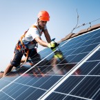 Instalace střešních panelů obvykle u rodinných domů zabere dva dny
