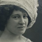 Terezie Brzková měla svoje vlastní dvě dcery, ale ostatní děti ve vyšším věku kolem sebe nesnesla