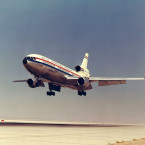 Letadla McDonnell Douglas DC-10 měla hned několik nehod - foto prototypu při testech