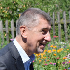 Premiér navštívil venkov a promluvil o Rafajovi