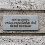 Ministryně Maláčová zřejmě přijde o pár svých podřízených