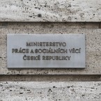 Ministryně Maláčová zřejmě přijde o pár svých podřízených