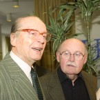 Svatopluk Beneš (vlevo) byl elegánem až do vysokého věku. Na snímku s dalšími vynikajícími herci jeho generace – Lubomírem Lipským (uprostřed) a Miroslavem Horníčkem