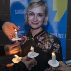 Pietní akce za tragickou smrt kameramanky Halyny Hutchins proběhla v Novém Mexiku