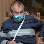 Je záměrné neinformování o zdravotním stavu prezidenta Zemana součástí rozkladu důvěry občanů ve státní instituce? 