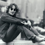 John Lennon měl humornou a otevřenou povahu. Býval často vzpurný až sarkastický