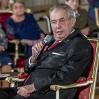 Miloš Zeman se už mezi lidmi neukazuje. Další volební období nepadá v úvahu, tak proč by to dělal? 