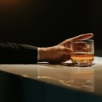 Ten, kdo prodá alkohol mladistvé osobě, může dostat nemalou pokutu za přestupek