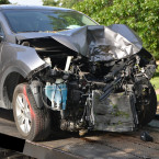 Silně poškozené auto po nehodě