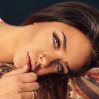 Žena přiznala, že pod makeupem skrývá silné akné