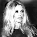 Brigitte Bardotová se čtyřikrát vdala, měla desítky milostných romancí a snad i více než sto mužů, se kterými se vyspala