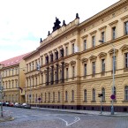Demonstrace protestující proti trestání za znásilnění byla i u budovy Ministerstva spravedlnosti ČR