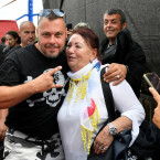 Zpěvák Tomáš Ortel s fanoušky na setkání Volného bloku