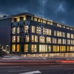 Protonová radioterapie používá ke zničení rakovinných buněk namísto fotonů protony