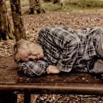 Osud mnoha seniorů vůbec není růžový, ale i přesto se stydí požádat o pomoc