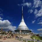 Architekt Karel Hubáček navrhl stavbu, která se stala symbolem Libereckého kraje